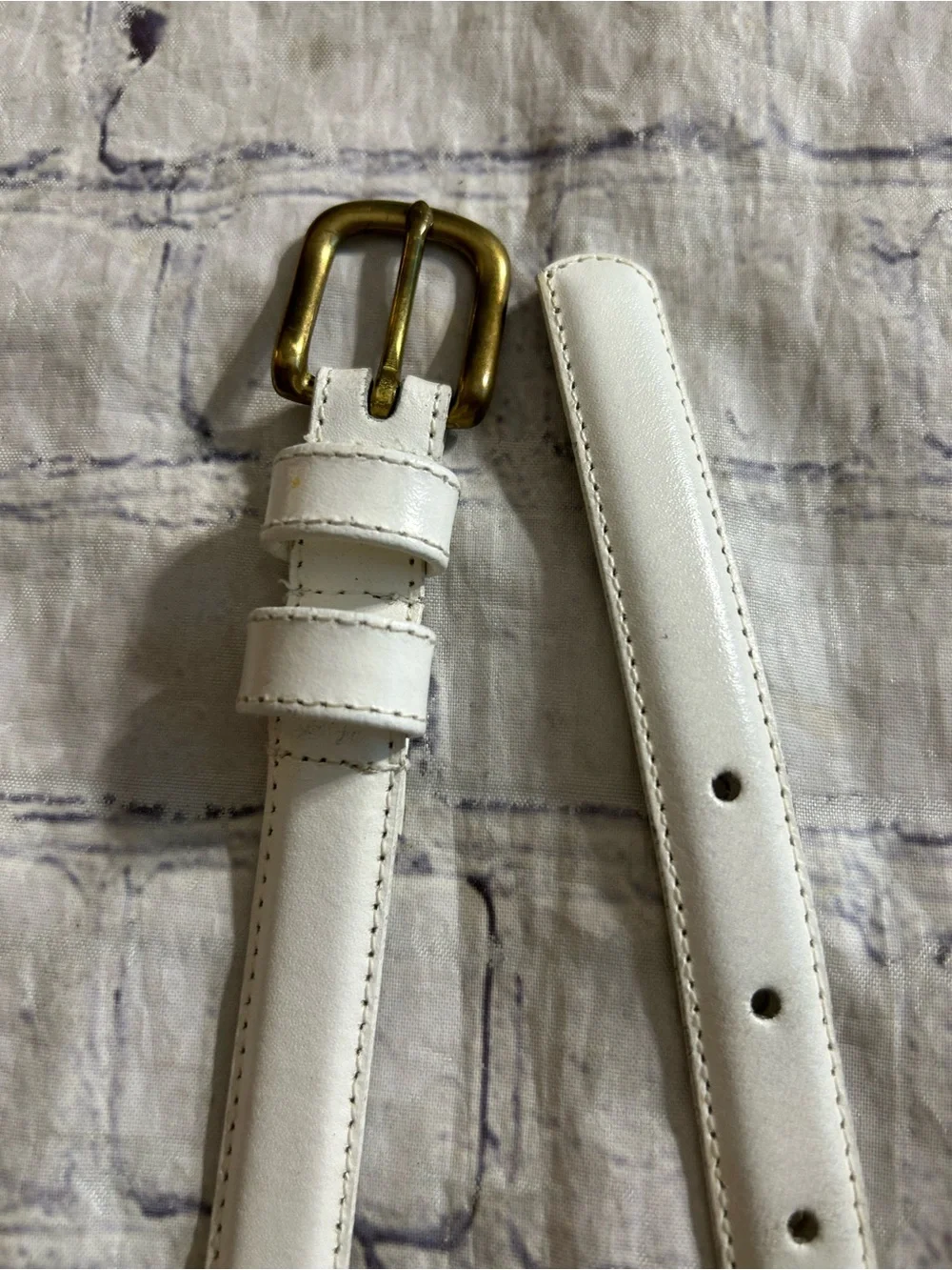 MONDI MADE IN GERMANY WHITE WITH GOLD TONE BUCKLE & THIN OFF WHITE VTG BELT